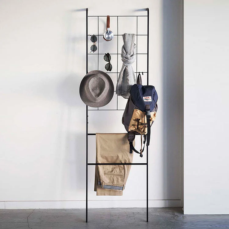 Vonios kambario metalinis stovas rankšluosčių kabykla